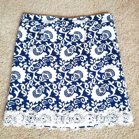 Talbots Women's Blue And White Floral Print Lace Trimmed Side Zip Skirt -Size 12 - Picture 2 of 8